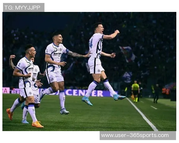 广岛球员失误送机会米内罗头球被解围路易斯补射遗憾中柱