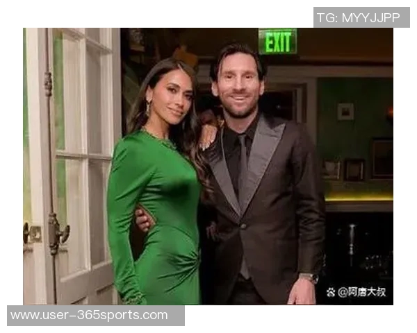 梅西与安东内拉共享温馨圣诞时刻祝福粉丝们节日快乐